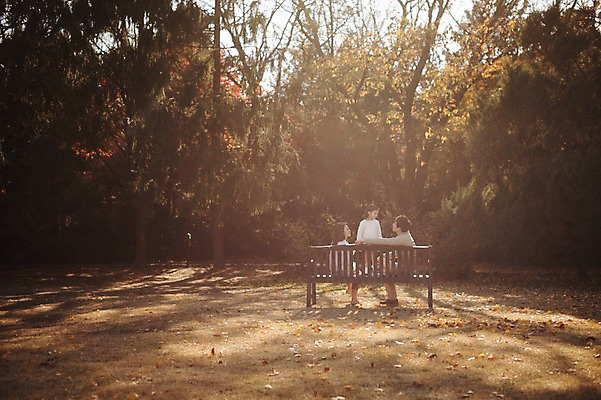 포토 JPG 주간 전신 나무 식물 라이프스타일 계절 여자 남자 딸 어린이 벤치 가족 모션 엄마 휴식 한국 함께함 사람 앉기 동양인 성인 야외 앞모습 뒷모습 세명 30대 소풍 화목 다정 산책 한국인 가을 가족라이프 아빠 수목원 경기도 파주 국내포토 자연요소 아시아 뷰포인트 컨셉 의자 관계 인종 생활 장년 야외활동 파일형식