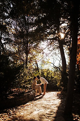 포토 JPG 주간 전신 나무 식물 라이프스타일 부부 계절 여자 남자 모션 휴식 키스 한국 서기 사람 앉기 동양인 성인 야외 두명 옆모습 30대 햇빛 손잡기 한국인 가을 수목원 경기도 부부라이프 파주 장년만 성인만 국내포토 자연요소 커플 아시아 뷰포인트 컨셉 인종 생활 장년 태양 애정표현 파일형식