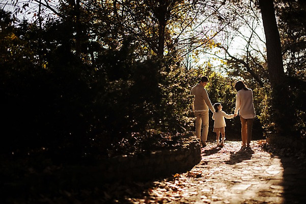포토 JPG 주간 전신 나무 식물 라이프스타일 계절 여자 남자 딸 어린이 가족 모션 엄마 한국 함께함 사람 동양인 성인 야외 뒷모습 세명 30대 소풍 걷기 손잡기 화목 다정 산책 한국인 가을 가족라이프 아빠 수목원 경기도 파주 국내포토 자연요소 아시아 뷰포인트 컨셉 관계 휴식 인종 생활 장년 야외활동 파일형식