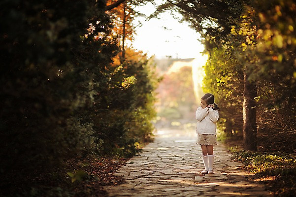 포토 JPG 주간 전신 나무 식물 라이프스타일 계절 여자 어린이라이프 어린이 모션 단풍나무 한국 한명 서기 사람 동양인 상반신 야외 앞모습 소풍 귀여움 산책 한국인 가을 순수 수목원 경기도 천진난만 파주 여자만 여자한명만 어린이만 소녀만 소녀한명만 국내포토 자연요소 1 아시아 뷰포인트 컨셉 단풍 휴식 인종 생활 야외활동 파일형식