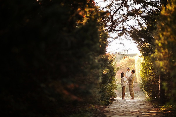 포토 JPG 주간 전신 나무 식물 라이프스타일 계절 여자 남자 딸 어린이 가족 안기 모션 엄마 한국 함께함 서기 사람 동양인 성인 야외 옆모습 세명 30대 화목 다정 한국인 가을 가족라이프 아빠 수목원 경기도 파주 국내포토 자연요소 아시아 뷰포인트 컨셉 관계 인종 생활 장년 파일형식