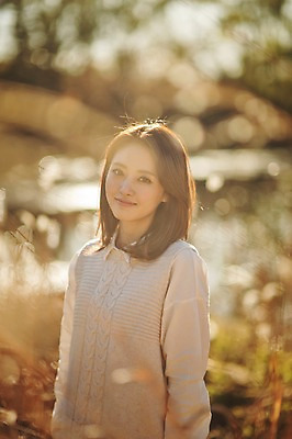 포토 JPG 주간 우먼라이프 라이프스타일 계절 여자 모션 휴식 한국 한명 서기 미소 사람 동양인 상반신 성인 야외 앞모습 30대 햇빛 한국인 가을 갈대밭 수목원 경기도 파주 여자만 여자한명만 성인여자만 성인한명만 성인여자한명만 장년만 장년여자만 장년여자한명만 성인만 국내포토 자연요소 1 아시아 뷰포인트 컨셉 표정 인종 생활 장년 태양 파일형식 갈대_식물