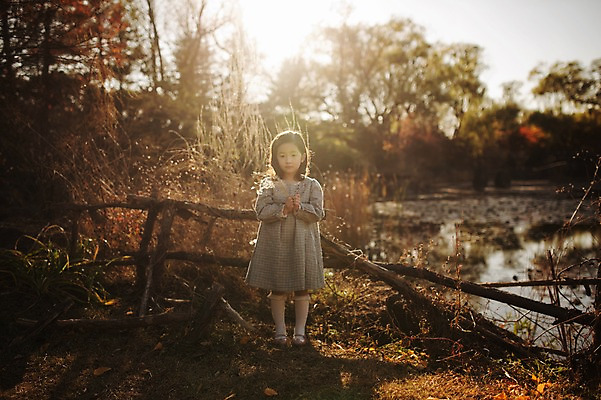 포토 JPG 주간 전신 라이프스타일 계절 여자 어린이라이프 어린이 모션 한국 갈대 한명 서기 들기 사람 동양인 야외 앞모습 귀여움 한국인 가을 순수 갈대밭 수목원 경기도 천진난만 파주 여자만 여자한명만 어린이만 소녀만 소녀한명만 국내포토 자연요소 식물 1 아시아 뷰포인트 컨셉 인종 생활 파일형식 갈대_식물