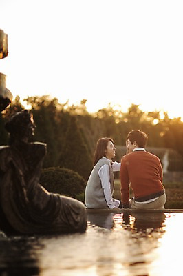 포토 JPG 주간 라이프스타일 부부 계절 여자 남자 모션 한국 사람 앉기 동양인 상반신 성인 야외 두명 뒷모습 30대 노을 다정 산책 한국인 가을 분수대 수목원 경기도 부부라이프 파주 장년만 성인만 국내포토 자연요소 커플 아시아 뷰포인트 컨셉 휴식 인종 생활 장년 파일형식