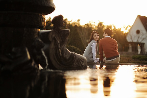 포토 JPG 주간 라이프스타일 부부 계절 여자 남자 모션 한국 미소 사람 앉기 동양인 상반신 성인 야외 두명 뒷모습 30대 노을 다정 산책 한국인 가을 분수대 수목원 경기도 부부라이프 파주 장년만 성인만 국내포토 자연요소 커플 아시아 뷰포인트 컨셉 휴식 표정 인종 생활 장년 파일형식