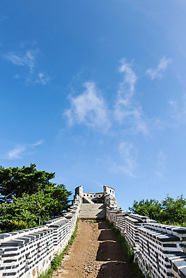 포토 JPG 주간 구름 계절 하늘 한국 풍경 사람없음 야외 여름 성벽 남한산성 성곽길 국내포토 자연요소 아시아 길 경기도 파일형식