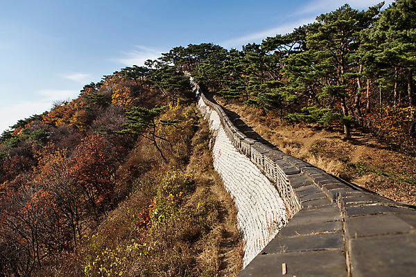 포토 JPG 주간 계절 단풍 하늘 산 한국 풍경 사람없음 야외 가을 성벽 남한산성 국내포토 자연요소 아시아 잎 경기도 파일형식
