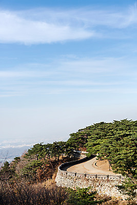 포토 JPG 주간 나무 식물 구름 계절 하늘 한국 풍경 사람없음 야외 가을 성벽 남한산성 성곽길 국내포토 자연요소 아시아 길 경기도 파일형식