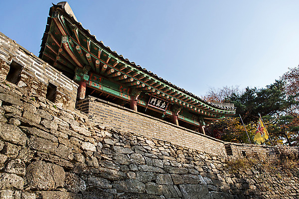 포토 JPG 주간 한국문화 건축물 계절 하늘 풍경 사람없음 야외 가을 남한산성 국내포토 자연요소 동양문화 건축 한국 경기도 파일형식