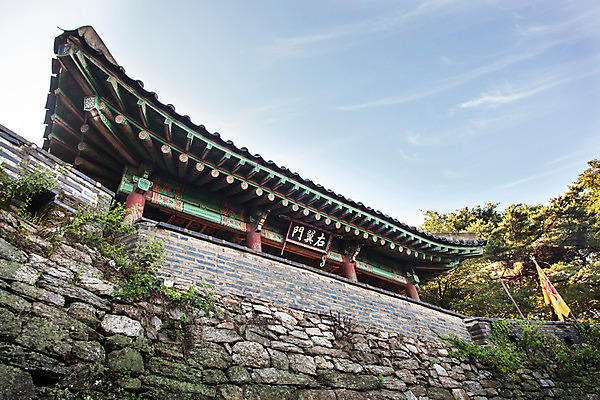 포토 JPG 주간 한국문화 건축물 계절 하늘 풍경 사람없음 야외 여름 남한산성 국내포토 자연요소 동양문화 건축 한국 경기도 파일형식