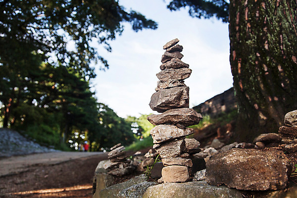 포토 JPG 주간 나무 식물 한국문화 하늘 풍경 사람없음 야외 쌓기 돌_바위 석탑 남한산성 국내포토 자연요소 동양문화 모션 한국 탑 경기도 파일형식