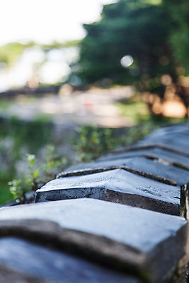 포토 JPG 주간 한국 풍경 사람없음 야외 아웃포커스 돌_바위 성벽 남한산성 성곽길 국내포토 자연요소 아시아 길 촬영기법 경기도 파일형식