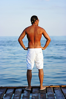 포토 JPG 해외이미지 남자 근육 한명 선글라스 근육질 운동가 혼자 해외202004 해외포토 1 안경 사람 몸매 파일형식 이미지허브