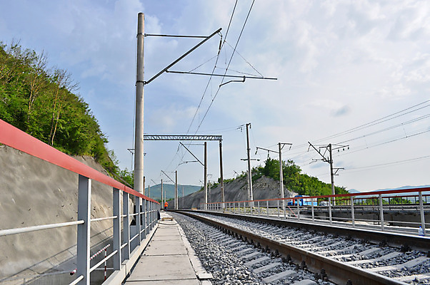 포토 JPG 해외이미지 나무 산업 도로 선 비즈니스 교통시설 자동차 자연 넥타이 사람없음 초록색 금속 기차 수확 화물 대기 기둥 도시 접속 방향 철 서비스 철사 마차 봉 스위치 방법 선로 직진 철강 많음 해외202004 해외포토 식물 잡화 건축 길 육상교통 교통수단 컬러 교통 컨셉 농업 재질 대중교통 운송업 시설 생태계 파일형식 이미지허브