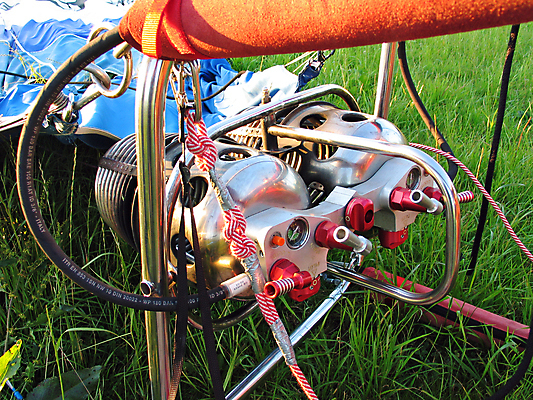 포토 JPG 해외이미지 전통 교통시설 불 불꽃 사람없음 바구니 금속 힘 기계 장비 에너지 뜨거움 항공 가스 풍선 세대 내추럴 연소 철강 해외202004 해외포토 자연요소 교통 재질 시설 파일형식 이미지허브