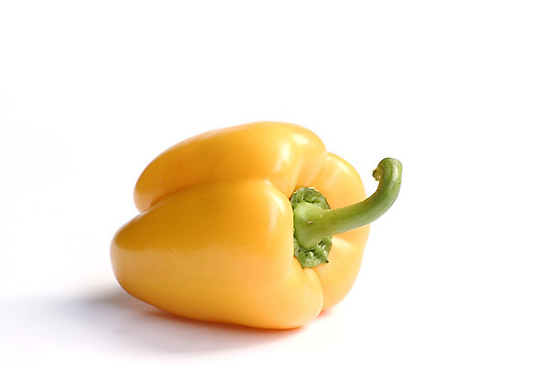 포토 JPG 해외이미지 음식 채소 자연 건강 사람없음 빨간색 초록색 노란색 정원 신선 원형 속도 흰배경 후추 고립 숙성 해외202004 해외포토 도형 컬러 백그라운드 흰색 향신료 생태계 파일형식 이미지허브