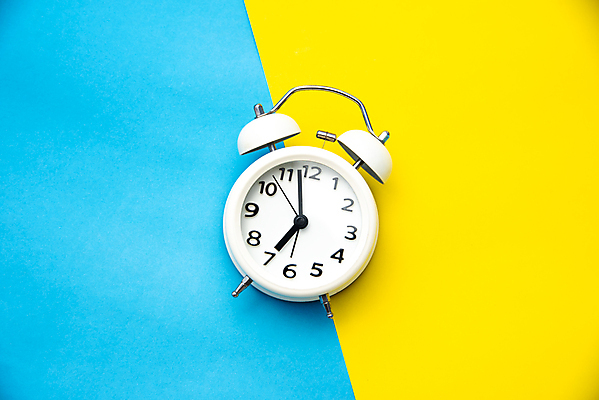 포토 JPG 해외이미지 디자인 배너 시계 백그라운드 컨셉 아침 사람없음 파란색 검은색 자명종 수확 종 시간 잠 업무 계산 클래식 야간 손목시계 책상 오브젝트 속도 복고 공포 타이머 재촉 12 경보 노란배경 마감 분 옛날 조언 카운트다운 카피스페이스 해외202004 해외포토 주간 자연요소 컬러 가구 농업 장신구 숫자 노란색 공백 알람 작업 파일형식 이미지허브