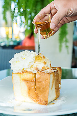 포토 JPG 해외이미지 접시 음식 빵 백그라운드 단풍 과일 유리 딸기 디저트 사람없음 초콜릿 얼음 흰색 신선 달콤 맛 아침식사 크림 메뉴 토스트 시럽 버터 꿀 푸딩 바닐라 해외202004 해외포토 자연요소 식기 컬러 컨셉 잎 재질 식사 파일형식 이미지허브