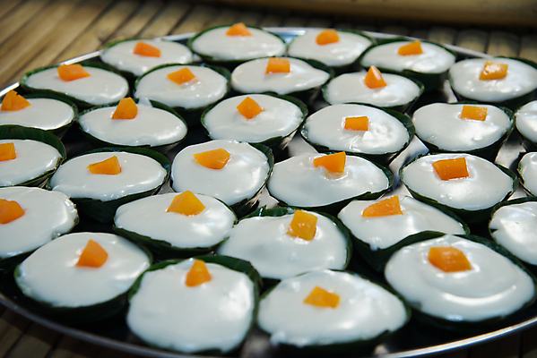 포토 JPG 해외이미지 전통 문화 음식 태국 디저트 건강 요리 동양인 사람없음 케이크 식사 흰색 신선 달콤 맛 먹기 밀가루 페스츄리 스타일 해외202004 해외포토 아시아 빵 컬러 컨셉 모션 인종 가루 파일형식 이미지허브