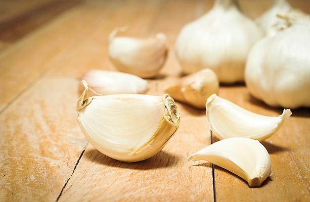 포토 JPG 해외이미지 음식 컨셉 농업 다이어트 채소 재료 전구 자연 건강 마늘 요리 사람없음 목재 초록색 갈색 머리 쌓기 주방 식사 껍질 신선 양념 조미료 그룹 맛 자르기 다발 먹기 허브 향신료 오브젝트 유기농 매움 날것 슬라이스 냄새 머리위 언론 향료 향 내추럴 숙성 채식주의자 슈퍼푸드 해외202004 해외포토 나무 식물 웰빙 산업 컬러 모션 신체부위 생태계 채식 향기 건강식품 향미료 파일형식 이미지허브