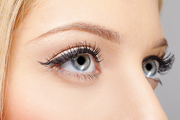 포토 JPG 해외이미지 백인 모델 여자 얼굴 신체 부분 한명 사람 유행 화장품 흰색 화려 닫기 속눈썹 스타일 해외202004 해외포토 서양인 1 컬러 컨셉 모션 신체부위 뷰티 눈썹 파일형식 이미지허브