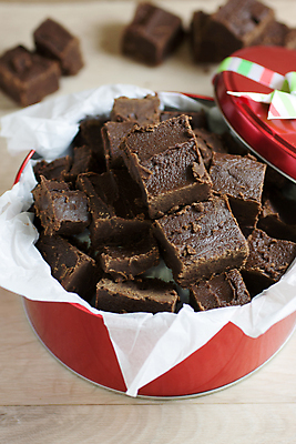 포토 JPG 해외이미지 음식 크리스마스 휴가 디저트 사탕 선물 요리 사람없음 초콜릿 대접 달콤 매끈함 통조림 핸드메이드 해외202004 해외포토 기념일 감각 맛 파일형식 이미지허브