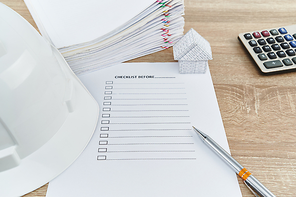 포토 JPG 해외이미지 산업 종이 백그라운드 컨셉 비즈니스 성공 설계 노동자 주택 관리 안전 사람없음 목재 사무실 펜 머리 쌓기 우주 자료 장비 계산기 성장 흰색 업무 엔지니어 안전모 헬멧 책상 보고서 문서 보안 투자 유지 경영 계좌 과부하 옛날 체크리스트 해외202004 해외포토 나무 직업 컬러 가구 재료 모션 문구용품 건물 신체부위 금융 필기구 작업 기술자 안전장비 보호장비 파일형식 이미지허브