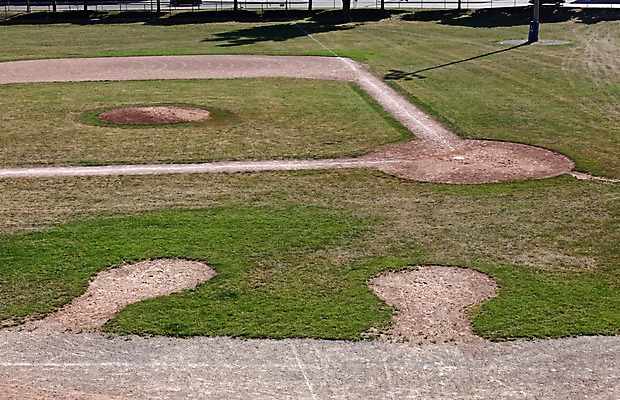 포토 JPG 해외이미지 접시 선 스포츠 밭 사람없음 울타리 경기장 야구 게임 언덕 분필 다이아몬드 먼지 점토 점수 공평 수평선 카피스페이스 해외202004 해외포토 식기 농업 스포츠시설 놀이 담장 구기 공백 보석 초크 파일형식 이미지허브