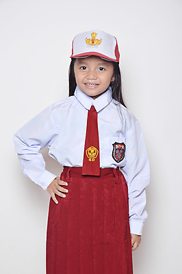 포토 JPG 해외이미지 모델 1 학생 라이프스타일 응시 여자 교육 딸 행복 아시아 얼굴 어린이 백그라운드 셔츠 학교 건강 한명 서기 미소 사람 동양인 야외 유행 기쁨 흰색 표현 수줍음 인도네시아 해외202004 해외포토 시선 감정 나라 컬러 상의 가족 모션 표정 인종 생활 신체부위 파일형식 이미지허브