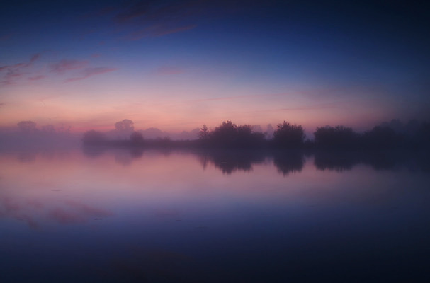 포토 JPG 해외이미지 나무 실루엣 호수 분홍색 백그라운드 자연 하늘 표면 아침 풍경 사람없음 야외 빨간색 물 파란색 강 반사 일출 침묵 고요 일몰 안개 가을 시골 연못 속도 네덜란드 해외202004 해외포토 주간 자연요소 식물 계절 유럽 컬러 날씨 촬영기법 노을 소리 생태계 파일형식 이미지허브