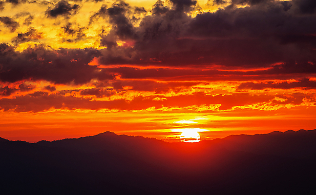 포토 JPG 해외이미지 구름 실루엣 오렌지 태국 자연 하늘 아침 날씨 산 풍경 사람없음 여름 빛 햇빛 태양 일출 황혼 일몰 새벽 분위기 저녁 흐림 내추럴 해외202004 해외포토 주간 자연요소 계절 아시아 컨셉 과일 촬영기법 노을 야간 생태계 파일형식 이미지허브