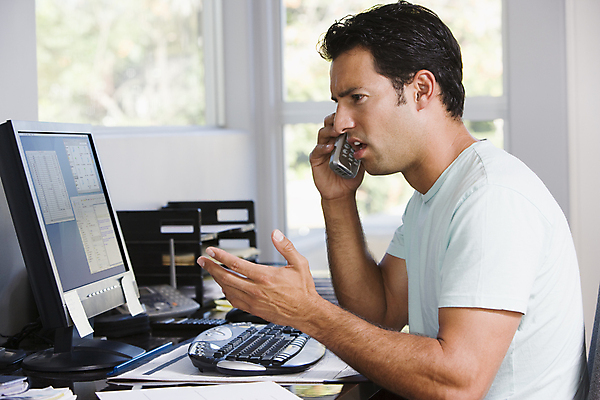 포토 JPG 해외이미지 백인 라이프스타일 남자 행복 인터넷 주택 실내 말하기 대화 한명 미소 사람 앉기 성인 가로 30대 스마트폰 컴퓨터 독서 분노 짜증 타이핑 작업 서핑 좌절 편지 전화기 무선 책상 문서 통화 타입 계산서 채팅 성인남자만 해외202004 해외포토 서양인 1 감정 가구 컨셉 모션 표정 내부 건물 생활 장년 전자제품 핸드폰 스마트기기 수상스포츠 남자만 성인만 파일형식 이미지허브