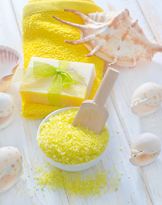 포토 JPG 해외이미지 리본 사람없음 수건 노란색 스파 조개껍데기 아로마 스파용품 비누 아로마테라피 스쿱 입욕소금 해외202004 해외포토 컬러 조개 위생용품 미용용품 오브젝트 소금 테라피 파일형식 이미지허브