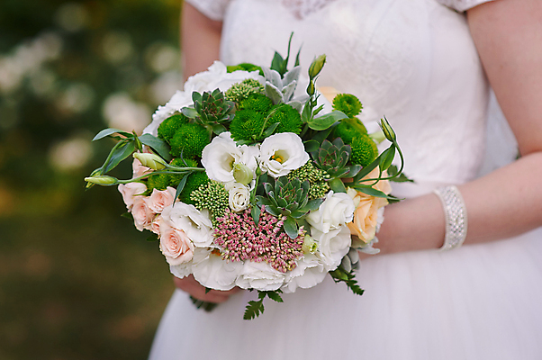 포토 JPG 해외이미지 손 디자인 커플 드레스 여자 꽃 분홍색 꽃다발 결혼 백그라운드 꽃무늬 손가락 자연 결혼식 관리 사랑 사람 사람없음 초록색 빛 장미 유행 화장품 터치 엄지손가락 벚꽃 흰색 축하 잡기 고급 우아함 손톱관리 다발 손목 약혼 스타일 해외202004 해외포토 식물 옷 감정 컬러 컨셉 무늬 관계 모션 이벤트 신체부위 뷰티 네일아트 생태계 약속 파일형식 이미지허브