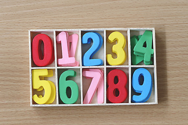 포토 JPG 해외이미지 캐릭터 알파벳 교육 분홍색 백그라운드 텍스트 사람없음 목재 빨간색 초록색 파란색 스터디 상자 컬러풀 노란색 편지 심볼 해외202004 해외포토 나무 영어 컬러 재료 학습 파일형식 이미지허브