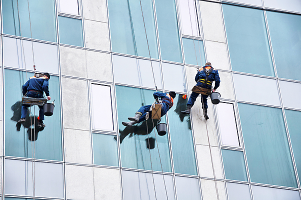 포토 JPG 해외이미지 주간 전신 남자 밧줄 매달리기 외벽 앉기 빌딩 성인 야외 건물 뒷모습 세명 청소부 유리창청소 성인남자만 해외202004 외벽청소 해외포토 자연요소 직업 건축물 줄 벽 뷰포인트 모션 사람 청소 남자만 성인만 파일형식 이미지허브