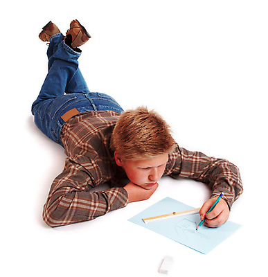 포토 JPG 해외이미지 학생 교육 남자 어린이 자 창조 미술 한명 사람 소년 10대 금발 연필 쌓기 작업 스케치 집중 그림 바쁨 예술가 거짓말 고립 심각 해외202004 해외포토 1 헤어스타일 컨셉 모션 청소년 문화예술 문구용품 학용품 필기구 파일형식 이미지허브