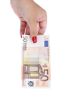 포토 JPG 해외이미지 손 남자 유럽 종이 컨셉 지폐 돈 비즈니스 사람없음 금융 숫자 판매 쪽지 저축 유로 흰색 잡기 선택 오브젝트 주기 투자 계산서 고립 세금 제의 해외202004 해외포토 문자 나라 컬러 모션 사람 신체부위 경제 재산 파일형식 이미지허브