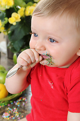 포토 JPG 해외이미지 백인 라이프스타일 식기 남자 꽃 어린이 음식 생각 다이어트 놀이 탁자 주택 건강 사탕 한명 사람 소년 내부 장식 빨간색 컬러풀 주방 숟가락 아기 대접 맛 굽기 먹기 계산대 고민 걸음마 심각 핸드메이드 해외202004 해외포토 서양인 식물 1 감정 컬러 가구 컨셉 모션 디저트 수저 건물 생활 구이 파일형식 이미지허브