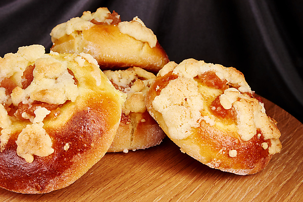 포토 JPG 해외이미지 전통 접시 유럽 음식 디저트 주택 요리 사람없음 장식 갈색 노란색 파티 케이크 주방 축제 식사 빵집 시골 축하 신선 원형 달콤 맛 아침식사 상품 작음 잼 굽기 반죽 체코 보헤미아 이스트 페스츄리 핸드메이드 해외202004 해외포토 도형 식기 나라 빵 컬러 컨셉 이벤트 건물 상점 소스_음식 크기 구이 파일형식 이미지허브