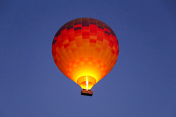 포토 JPG 해외이미지 여행 교통시설 자연 하늘 아침 불 카파도키아 사람없음 야외 컬러풀 열기구 뜨거움 풍선 칠면조 해외202004 해외포토 주간 자연요소 컬러 교통 항공교통 조류 시설 생태계 파일형식 튀르키예 이미지허브