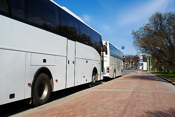 포토 JPG 해외이미지 도로 길 여행 창문 교통시설 유리 전등 버스 사람없음 반사 탑 운전 흰색 도시 바퀴 보행자 보행로 큼 주차 사인 휠체어 승객 일반 소셜 스타일 해외202004 해외포토 건축물 육상교통 컬러 교통 모션 재질 조명 대중교통 크기 시설 파일형식 이미지허브