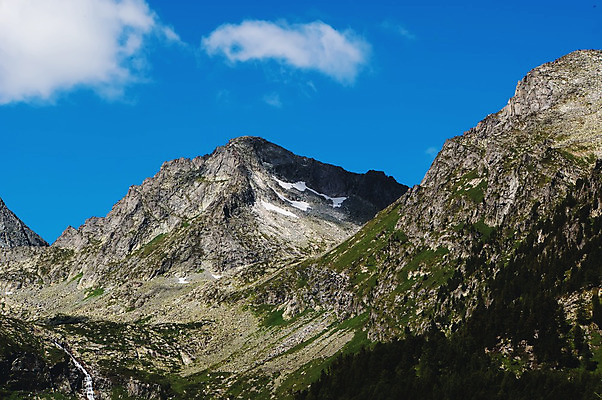 포토 JPG 해외이미지 구름 공원 길 스포츠 여행 포즈 자연 하늘 스키 산 건강 풍경 경사 사람없음 목재 파란색 여행객 계곡 얼음 등산 추위 자유 소나무 정상 숲 산등성이 러시아 지역 통과 내추럴 시베리아 절정 해외202004 해외포토 자연요소 나무 공공시설 유럽 컬러 컨셉 재료 겨울스포츠 사람 트래킹 생태계 파일형식 이미지허브