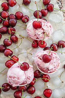 포토 JPG 해외이미지 음식 줄기 분홍색 과일 아이스크림 디저트 사탕 사람없음 장식 컵 빨간색 세로 컬러풀 얼음 추위 수확 시골 대접 신선 체리 달콤 크림 국자 상쾌 레시피 핸드메이드 카피스페이스 해외202004 해외포토 자연요소 식물 식기 감정 컬러 농업 주방용품 공백 맛 파일형식 이미지허브