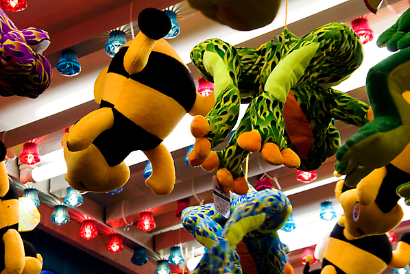 포토 JPG 해외이미지 동물 기술 선물 사람없음 야외 컬러풀 장난감 상점 축제 게임 우승 상패 소매 공평 폭식 마케팅 승자 해외202004 해외포토 컬러 놀이 최고 상_우승 파일형식 이미지허브