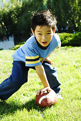 포토 JPG 해외이미지 공원 행복 얼굴 어린이 남학생 스포츠 포즈 밭 공 놀이 숙이기 한명 웃음 소년 야외 운동 축구 표현 흥분 내추럴 걸음마 쿼터백 해외202004 해외포토 1 학생 공공시설 남자 감정 농업 모션 표정 건강 사람 신체부위 구기 파일형식 이미지허브