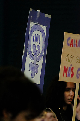 포토 JPG 해외이미지 여자 남자 유럽 포스터 이동 거리 사람 사람없음 힘 자유 도시 사회 센터 역사 뉴스 스페인 야간 8 큼 싸움 정사각형 커뮤니티 혁명 마드리드 소셜 스트라이크 평등 항의 해외202004 해외포토 자연요소 도형 나라 컨셉 모션 숫자 크기 공동체 파일형식 이미지허브