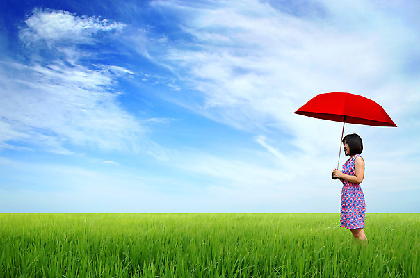 포토 JPG 해외이미지 구름 라이프스타일 여자 포즈 생각 밭 우산 태국 자연 날씨 휴식 한명 사람 동양인 풍경 잔디 야외 10대 빨간색 초록색 환경 농촌 단절 세련 해외202004 해외포토 자연요소 식물 1 아시아 컬러 컨셉 농업 청소년 인종 생활 시골 생태계 파일형식 이미지허브