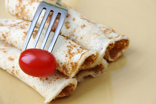 포토 JPG 해외이미지 1 그릇 식기 접시 음식 포크 다이어트 토마토 채소 과일 건강 사람없음 빨간색 노란색 식사 맛 굽기 싱글 반죽 팬케이크 해외202004 해외포토 컬러 컨셉 케이크 구이 파일형식 이미지허브