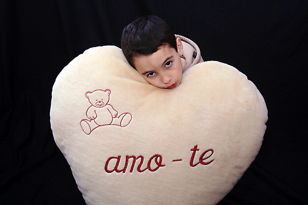 포토 JPG 해외이미지 라이프스타일 손 여자 교육 남자 행복 얼굴 어린이 새로움 함께함 한명 웃음 사람 소년 친구 빛 컬러풀 머리 유행 흰색 신선 그룹 고립 초보 해외202004 해외포토 1 감정 컬러 컨셉 관계 표정 생활 신체부위 파일형식 이미지허브